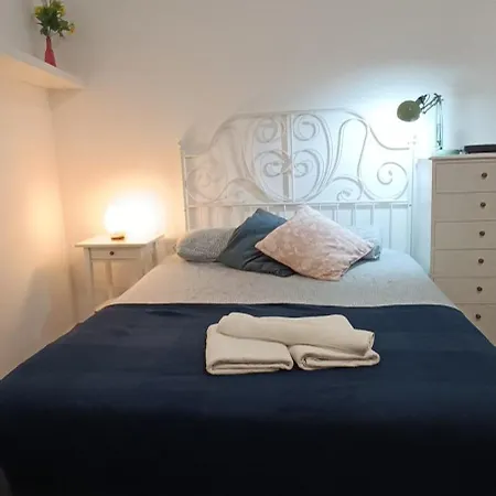 Estudios Santos * Μάλαγα